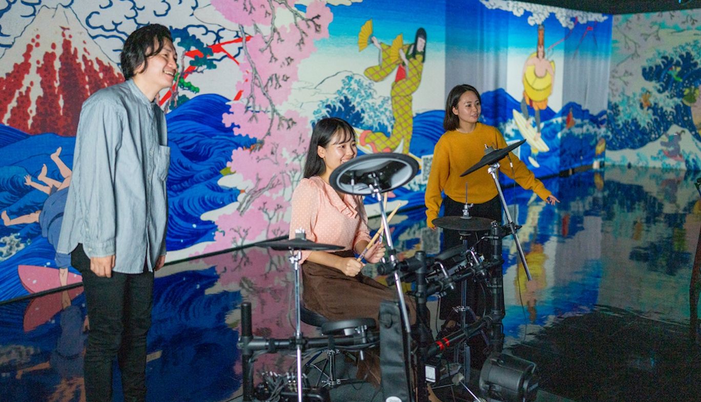 ドラムを叩いて葛飾北斎の浮世絵世界へ！GINZA 456で体験型アート展